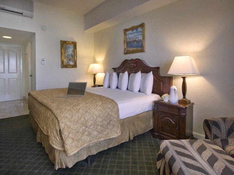 Windward Passage Hotel Carlota Amalia Exterior foto